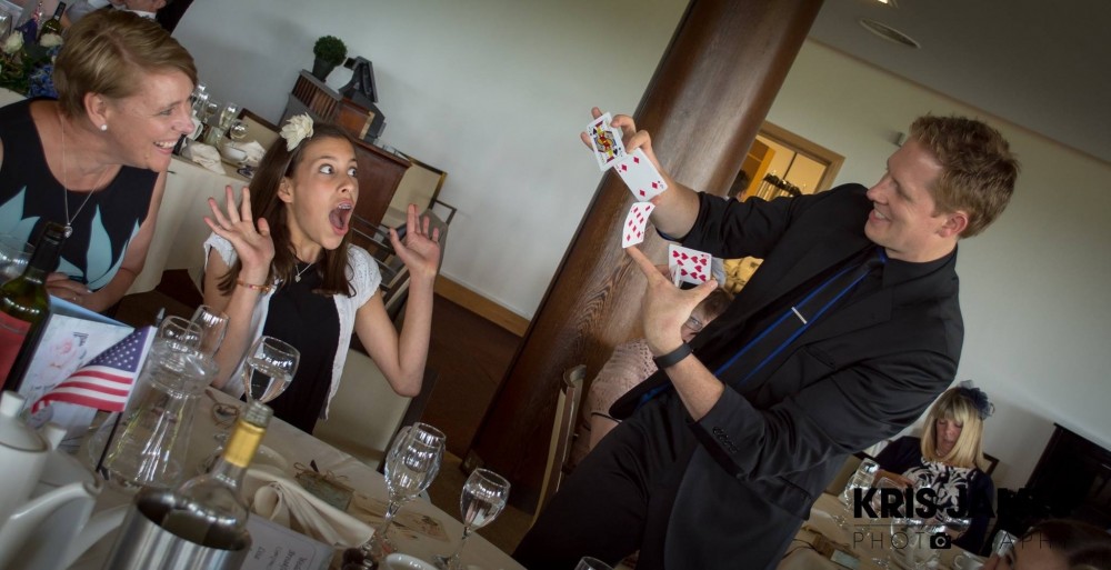 Book A Close Up Magician Weddings Parties And Corporate Events 1011