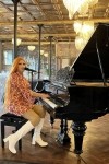 Amiss Tori (Drag Queen Pianist & Singer)